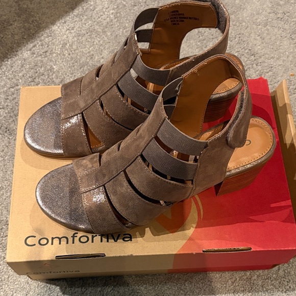 Women’s Sandals - Picture 1 of 3